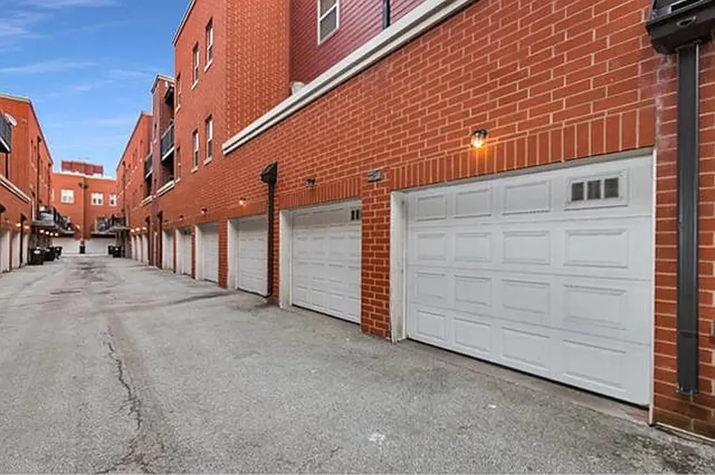 318 East 25th Street E Chicago IL 60616