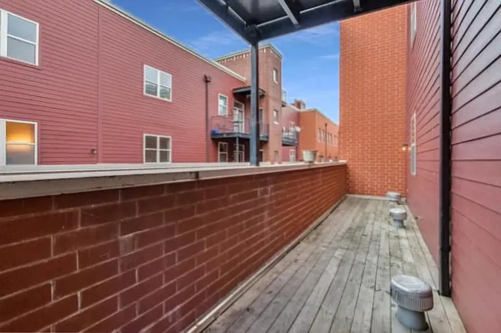 318 East 25th Street E Chicago IL 60616