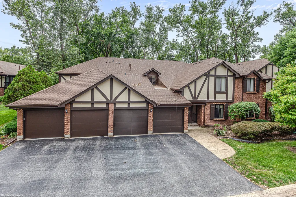 8127 Chestnut Drive Palos Hills IL 60465