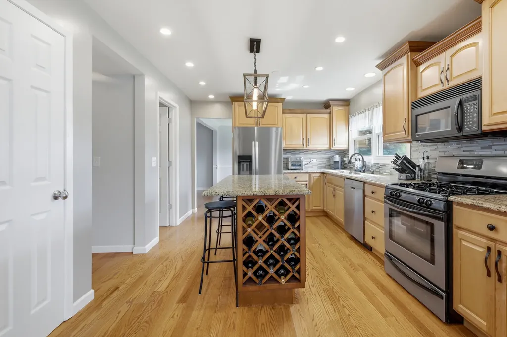 953 Moccasin Court Carol Stream IL 60188
