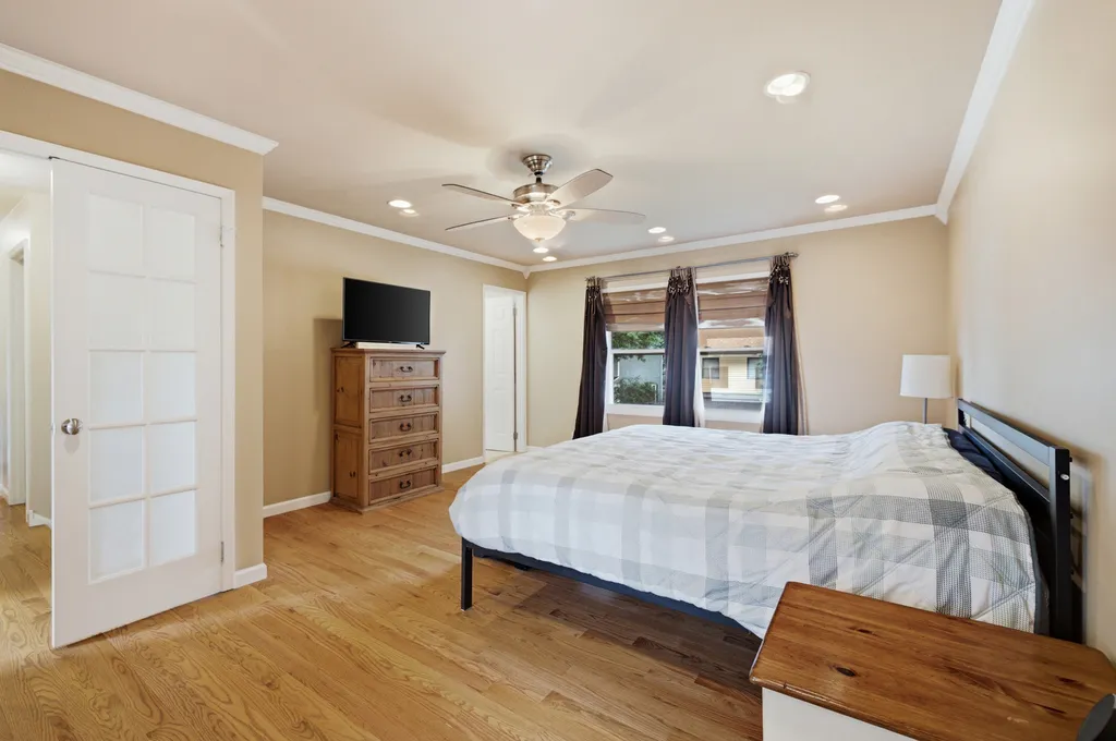 953 Moccasin Court Carol Stream IL 60188
