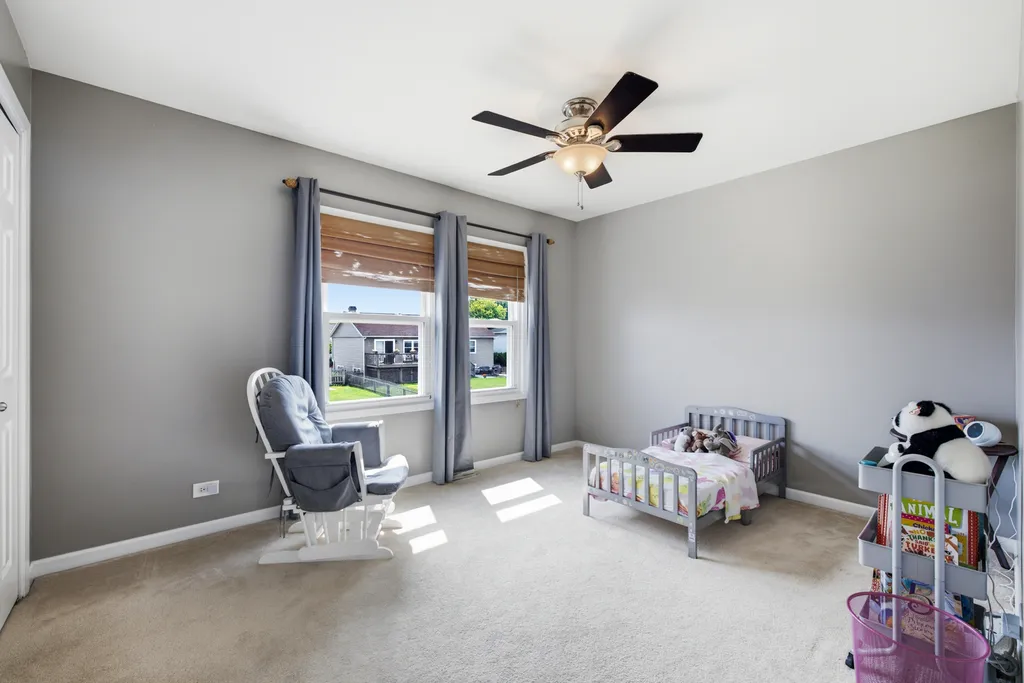 953 Moccasin Court Carol Stream IL 60188