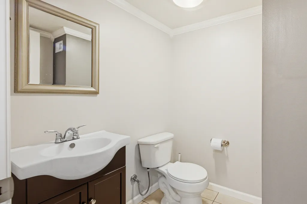 953 Moccasin Court Carol Stream IL 60188