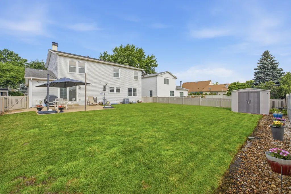 953 Moccasin Court Carol Stream IL 60188