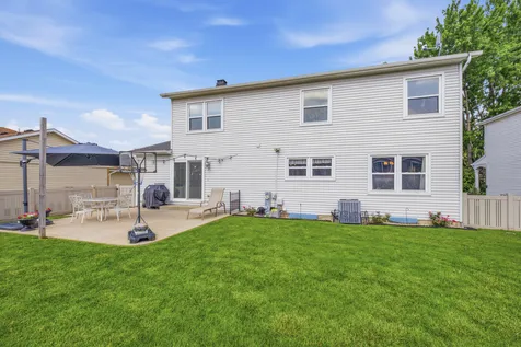 953 Moccasin Court Carol Stream IL 60188