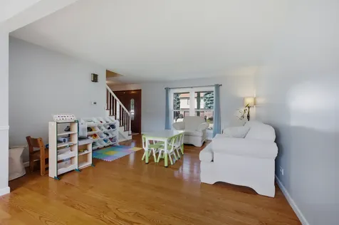 953 Moccasin Court Carol Stream IL 60188