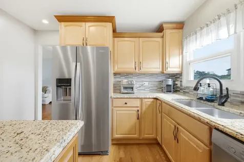 953 Moccasin Court Carol Stream IL 60188