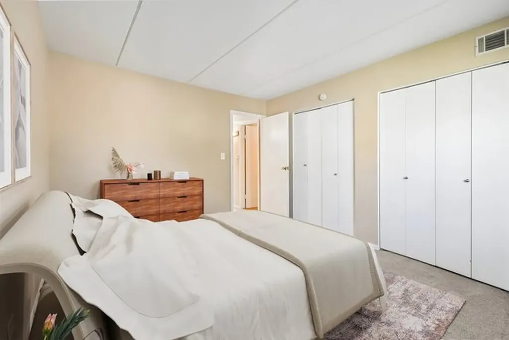 5403 Chateau Drive Rolling Meadows IL 60008