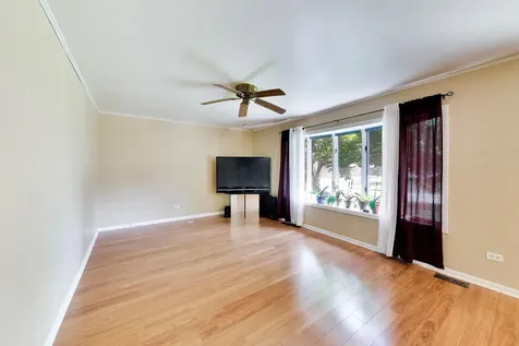 7420 Gladiola Avenue Hanover Park IL 60133