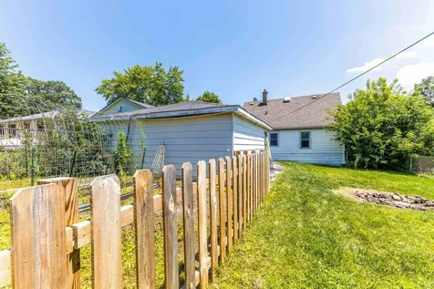 1506 North East End Avenue Round Lake Beach IL 60073