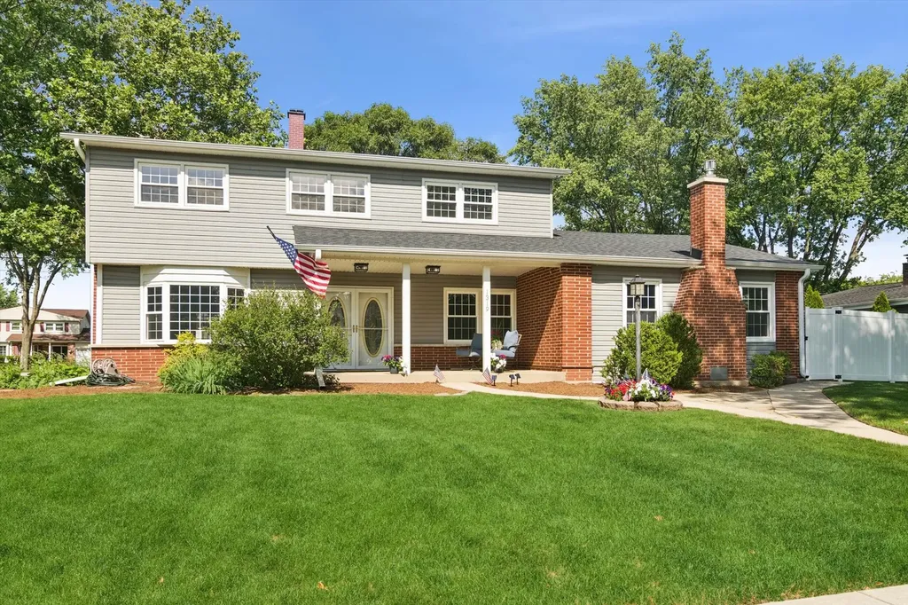 1319 North Columbine Drive Mount Prospect IL 60056