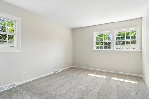 1319 North Columbine Drive Mount Prospect IL 60056