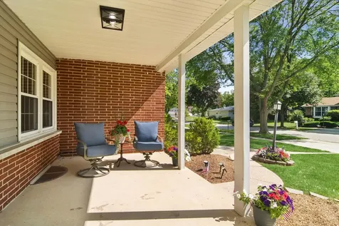 1319 North Columbine Drive Mount Prospect IL 60056