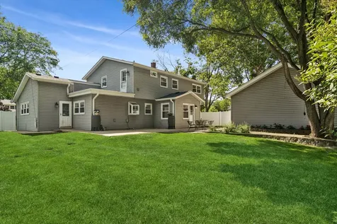 1319 North Columbine Drive Mount Prospect IL 60056