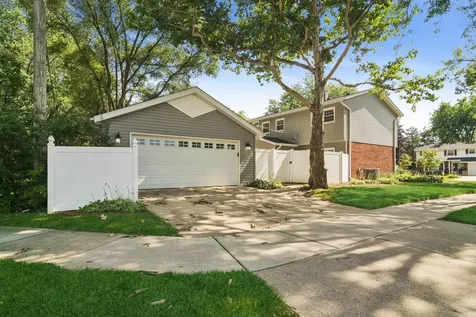 1319 North Columbine Drive Mount Prospect IL 60056