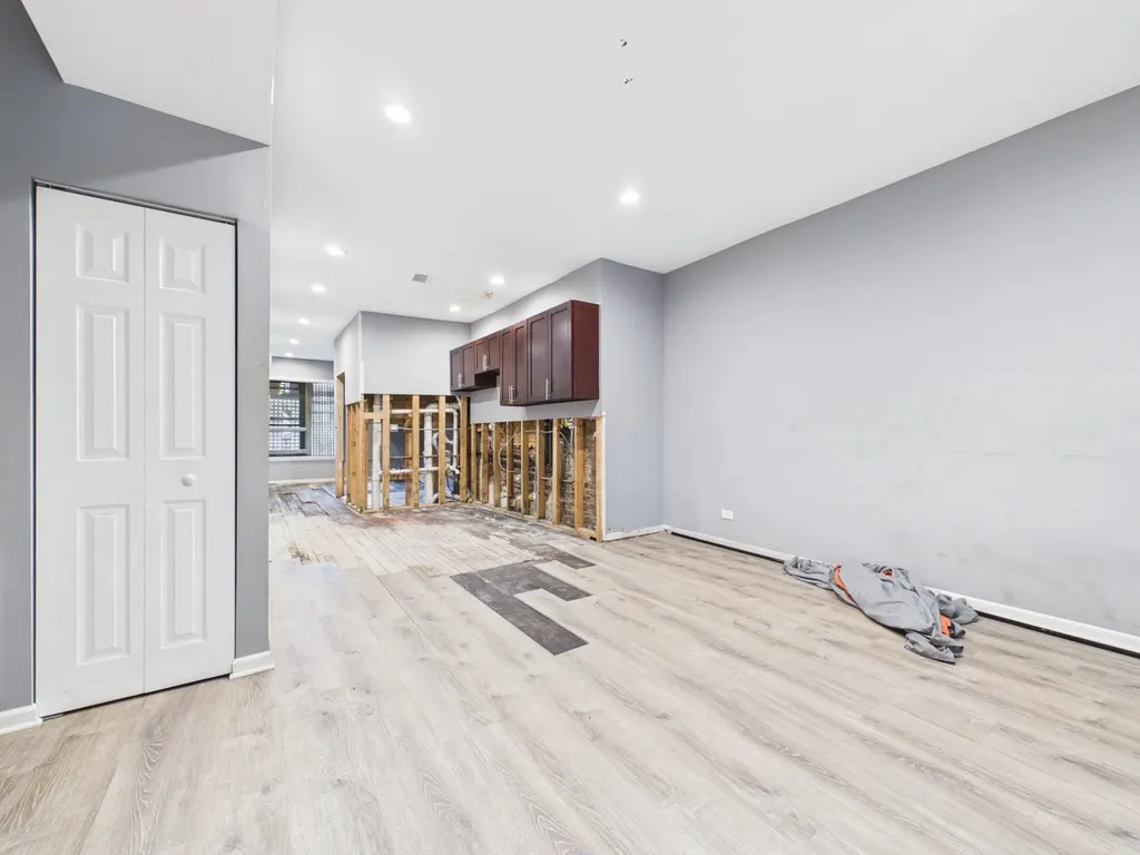 6020 South Vernon Avenue Chicago IL 60637
