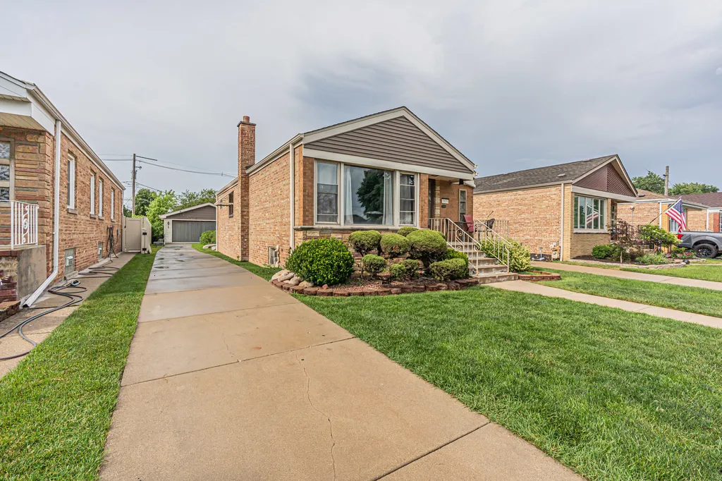 3826 West 109th Street Chicago IL 60655