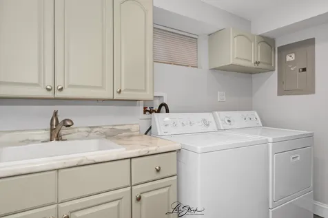5441 South Hunt Avenue Summit IL 60501