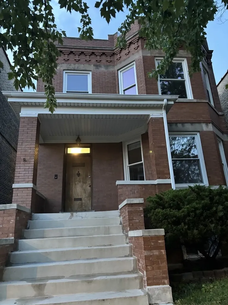 5028 West Pensacola Avenue Chicago IL 60641