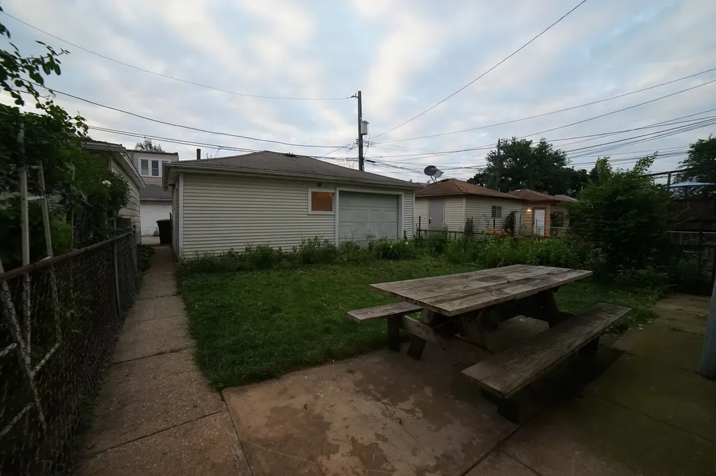 5028 West Pensacola Avenue Chicago IL 60641