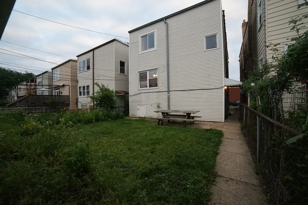 5028 West Pensacola Avenue Chicago IL 60641