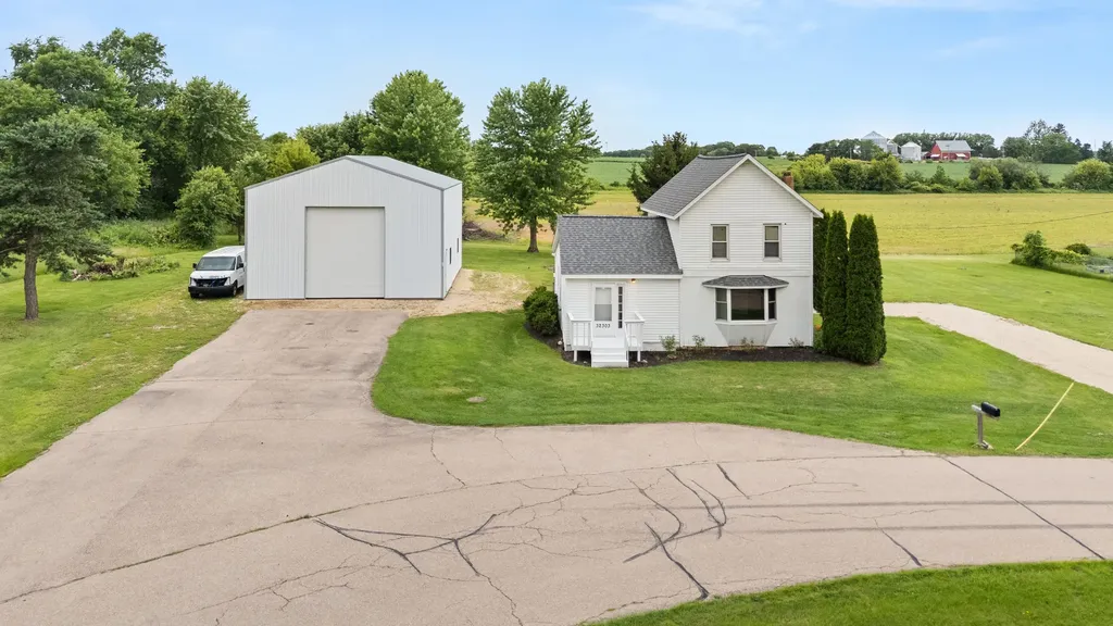 32303 West Street Kirkland IL 60146
