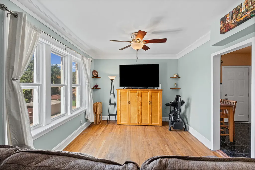5148 North Monitor Avenue Chicago IL 60630