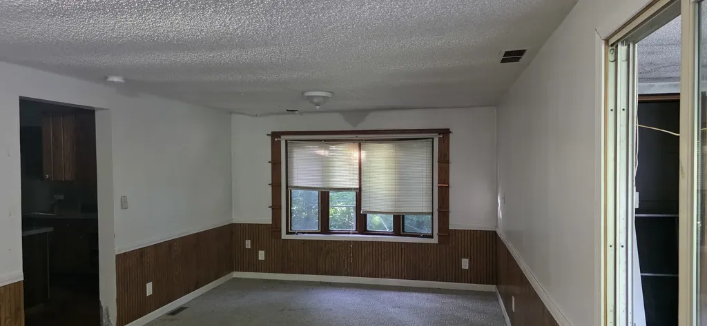 119 West Montgomery Street Oakland IL 61943