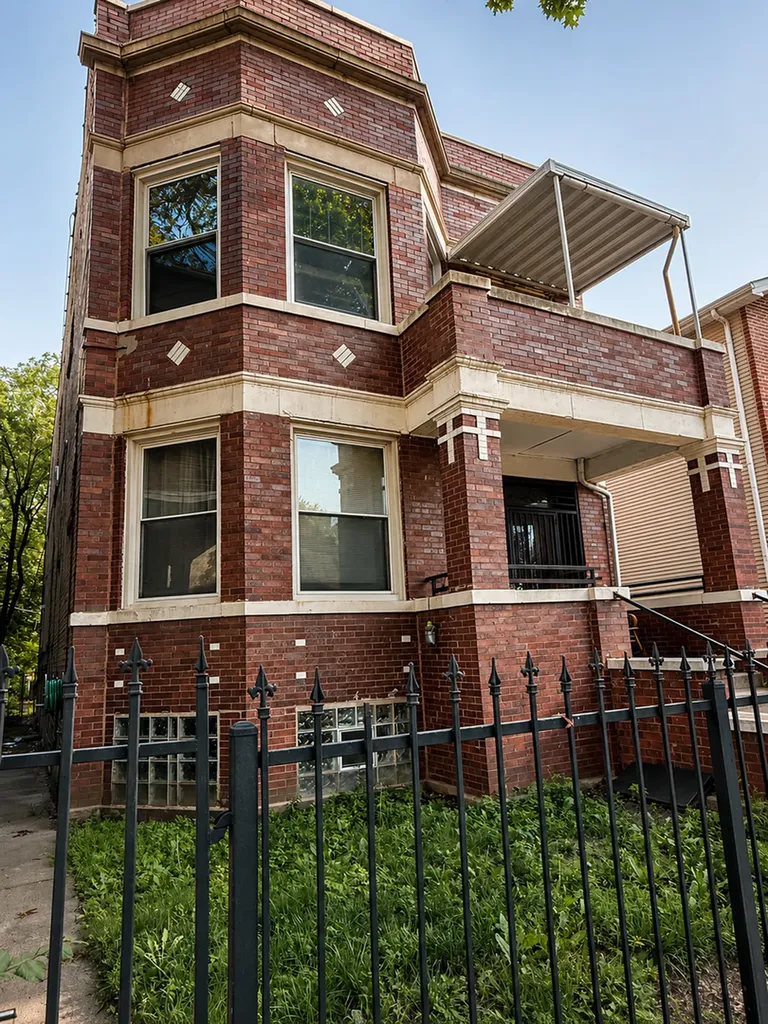 6938 South Peoria Street Chicago IL 60621