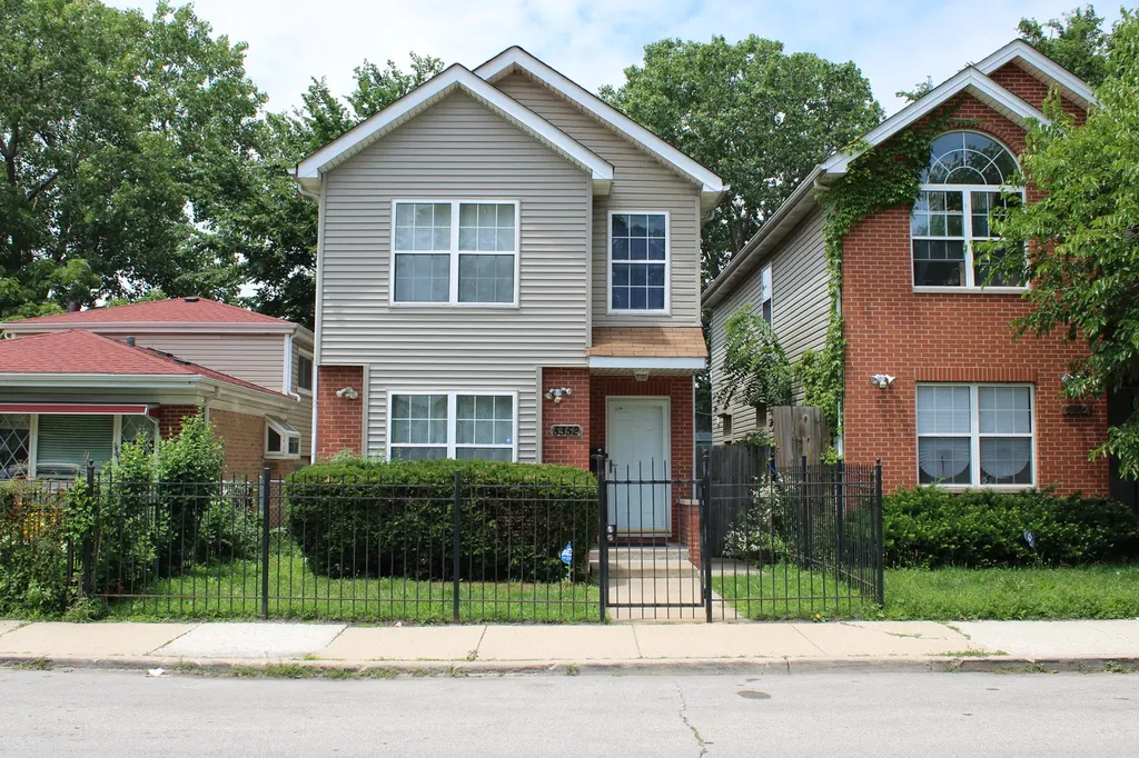 5352 South Shields Avenue Chicago IL 60609