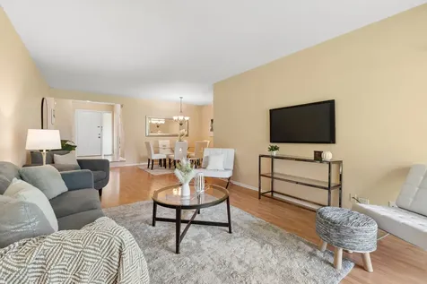 971 Hidden Lake Drive Buffalo Grove IL 60089