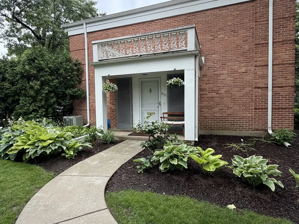 1531 Palmgren Drive Glenview IL 60025