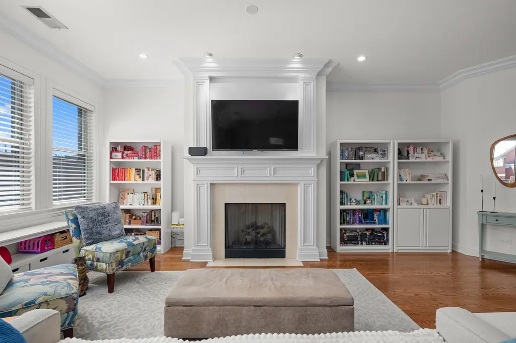 2516 North Halsted Street Chicago IL 60614
