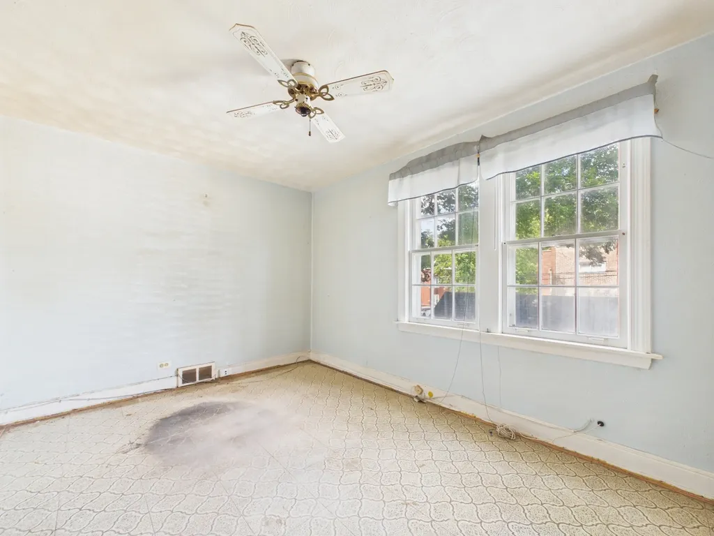 8156 South Paxton Avenue Chicago IL 60617
