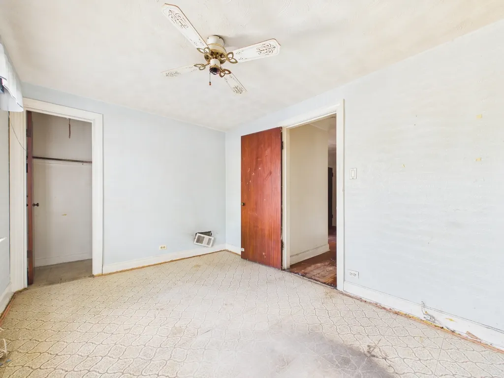 8156 South Paxton Avenue Chicago IL 60617