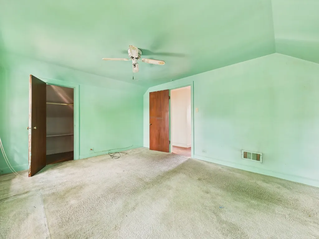 8156 South Paxton Avenue Chicago IL 60617