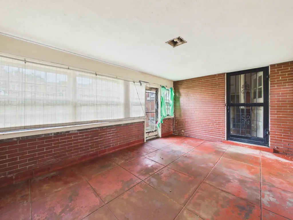 8156 South Paxton Avenue Chicago IL 60617