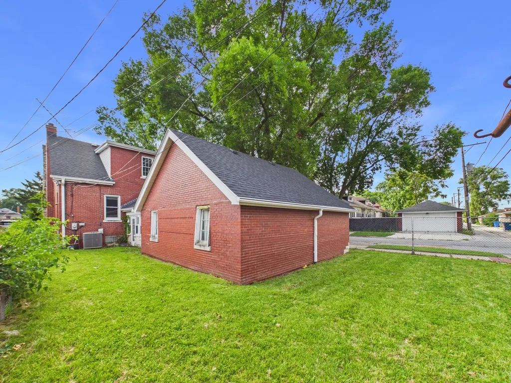 8156 South Paxton Avenue Chicago IL 60617