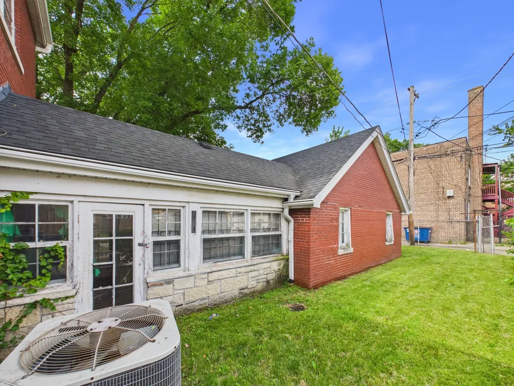 8156 South Paxton Avenue Chicago IL 60617