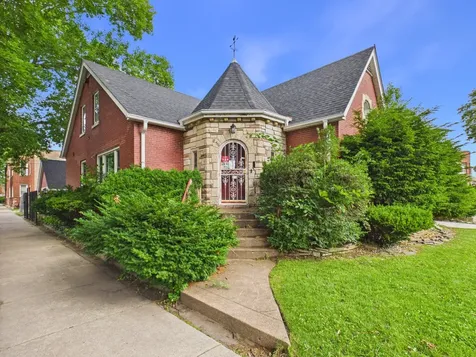 8156 South Paxton Avenue Chicago IL 60617