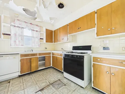 8156 South Paxton Avenue Chicago IL 60617