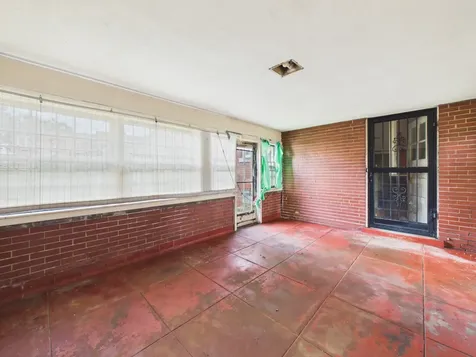 8156 South Paxton Avenue Chicago IL 60617
