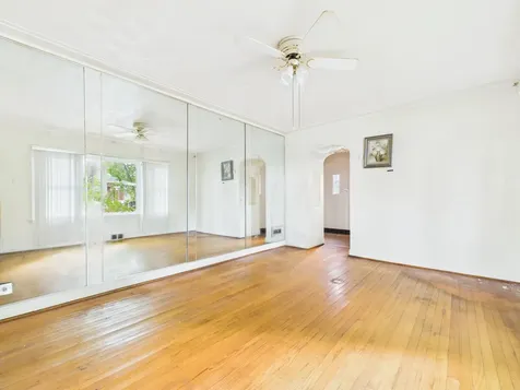 8156 South Paxton Avenue Chicago IL 60617