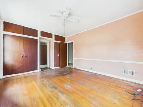 8156 South Paxton Avenue Chicago IL 60617