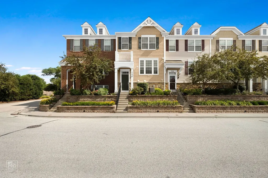 706 East Wing Street Arlington Heights IL 60004