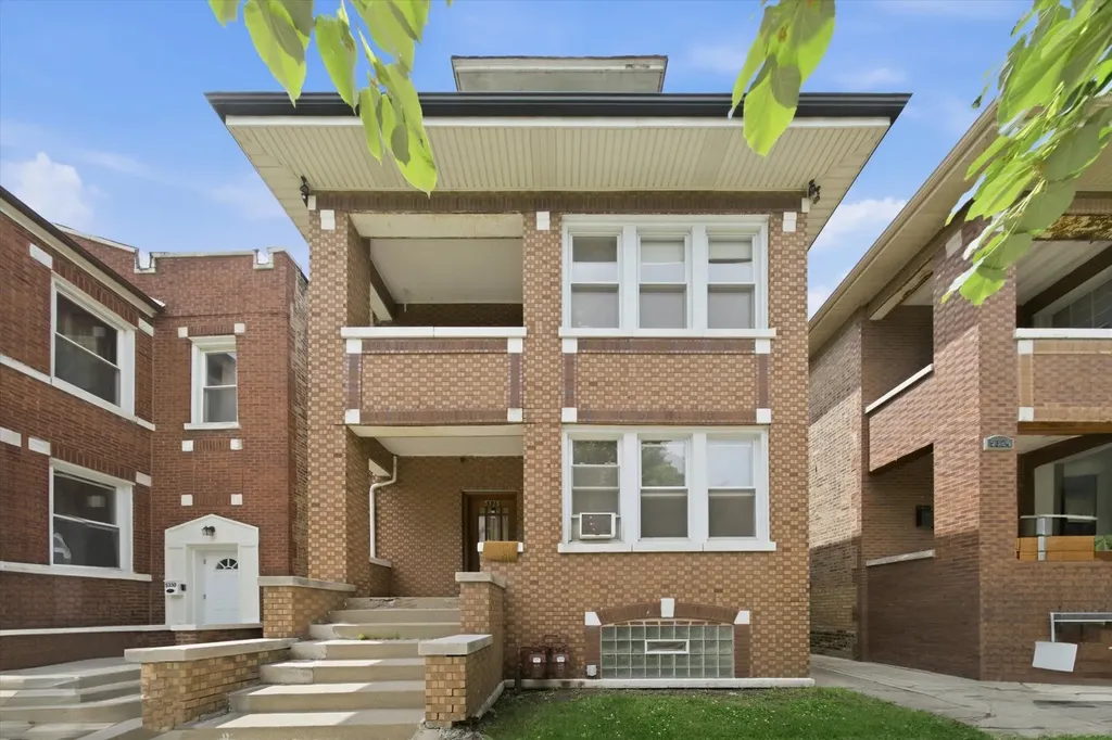 5328 South Spaulding Avenue Chicago IL 60632