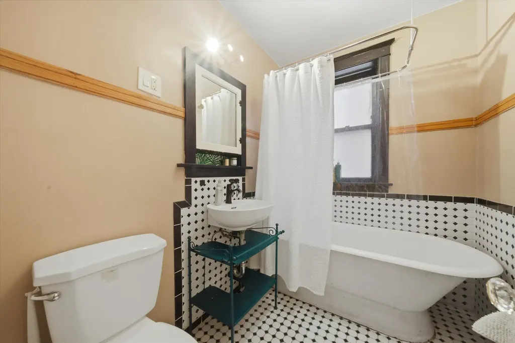 5328 South Spaulding Avenue Chicago IL 60632