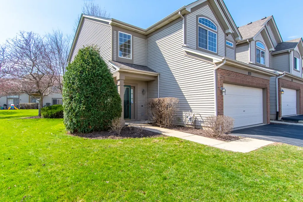 979 Parkhill Circle Aurora IL 60502