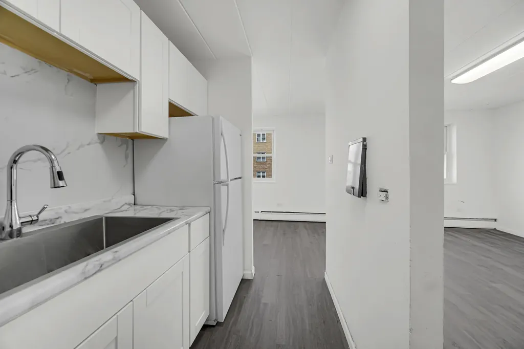 6160 North Damen Avenue Chicago IL 60659