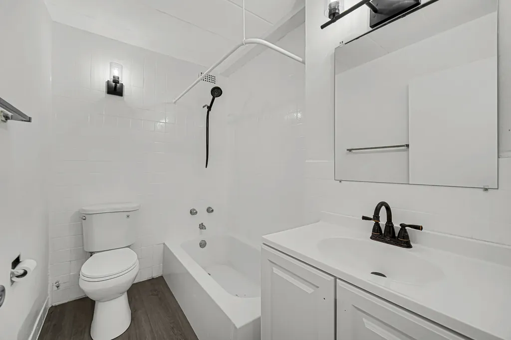 6160 North Damen Avenue Chicago IL 60659